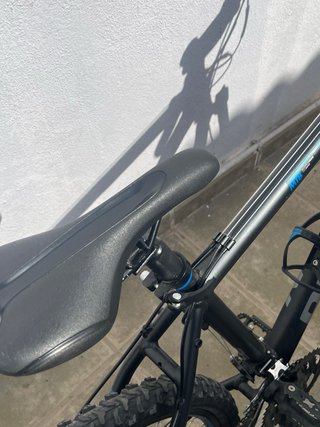 Bicicleta de montaña negra