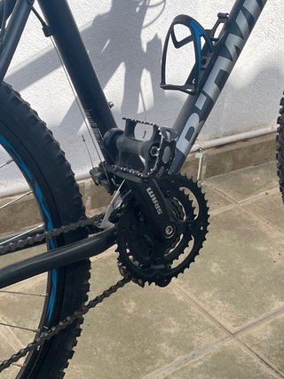 Bicicleta de montaña negra