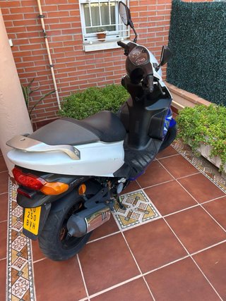 Daelim S-five Scooter Azul y Blanco