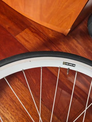 Llanta delantera pista con buje novatec