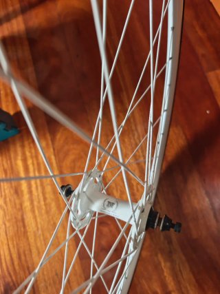 Llanta delantera pista con buje novatec