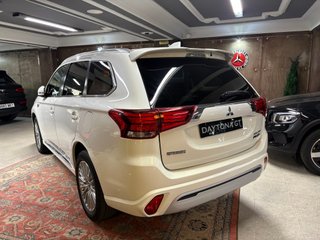 Mitsubishi Outlander 2.4 PHEV Motion Auto 4WD MY19.5