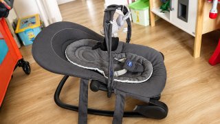 Hamaca bebé Chicco reclinable con barra de juguete