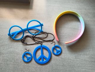Pack disfraz/accesorios hippie+ regalo peluca