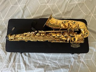 Saxofón Alto Evette