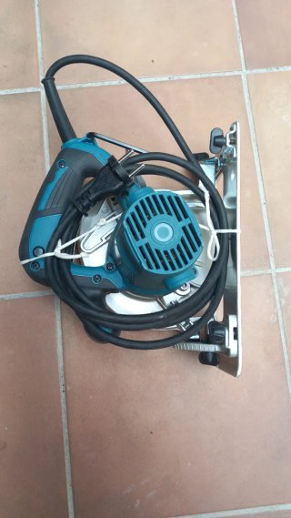 Makita Sierra Circular HS6601 1050W 165mm