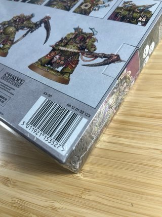 Death Guard Deathshroud Bodyguard