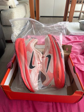 Nike Vomero Rosa/Blanco Talla 42