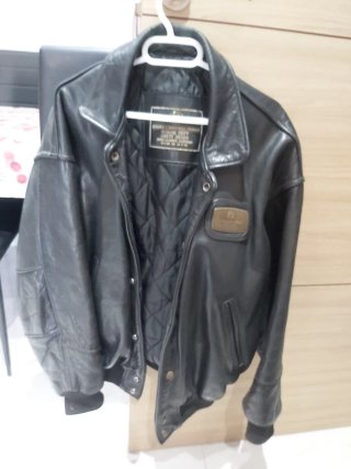 Chaqueta de cuero negra