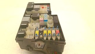 CAJA RELES / FUSIBLES FORD FOCUS BERLINA (CB4) HH