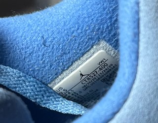 Jordan 4 UNC
