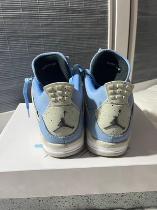 Jordan 4 UNC