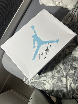 Jordan 4 UNC