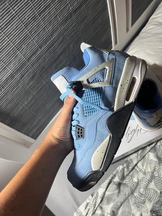 Jordan 4 UNC