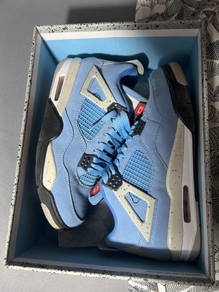 Jordan 4 UNC