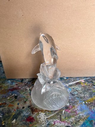 Escultura de delfín de cristal