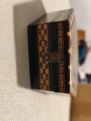 Joyeros antiguos de madera con incrustaciones