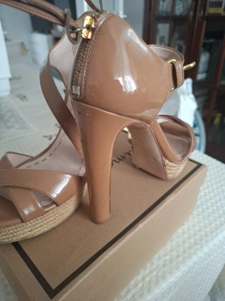 Zapatos de tacón Miu Miu beige/marrón