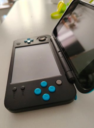 Nintendo 2DS XL Nero/Blu + Accessori