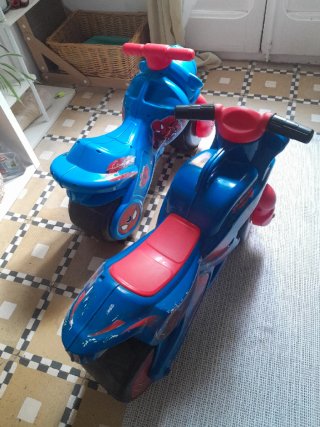 2 Motos correpasillos Spiderman