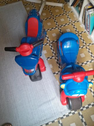 2 Motos correpasillos Spiderman