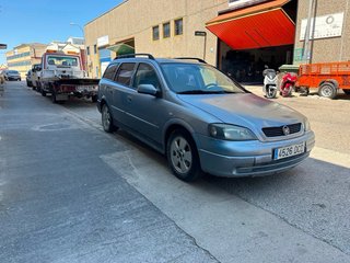 Coche familiar azul