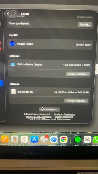 MacBook Pro 13” barra tactil, chip M2 8GB 256GB