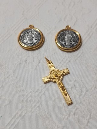 Lote 3 Medallas San Benito Cruz