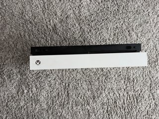 Xbox One X Bianca