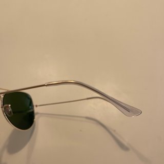 Ray-Ban Aviator RB3026 doradas con cristal verde.