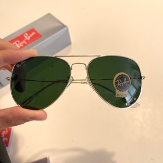 Ray-Ban Aviator RB3026 doradas con cristal verde.