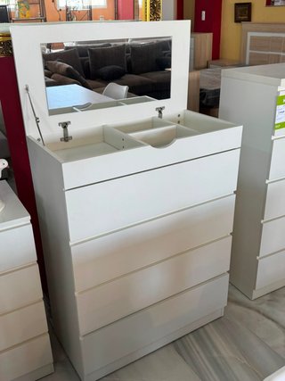 Chollo cómoda blanca moderna con espejo