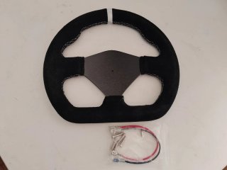 Volante deportivo negro con costuras