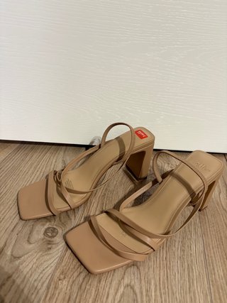 Sandalias H&M tacón tiras beige Talla 41