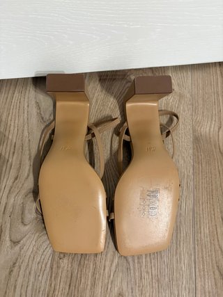 Sandalias H&M tacón tiras beige Talla 41