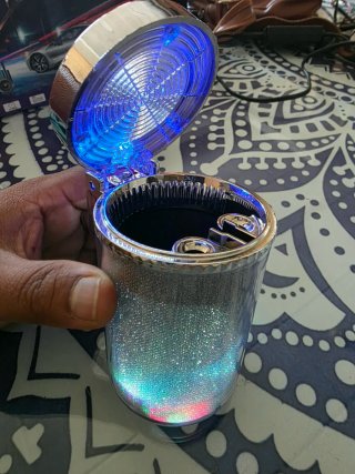 Cenicero con luz cambia colores