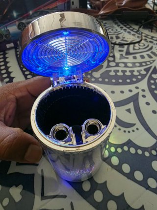 Cenicero con luz cambia colores