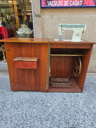 Máquina de coser Singer antigua