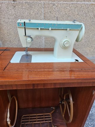 Máquina de coser Singer antigua