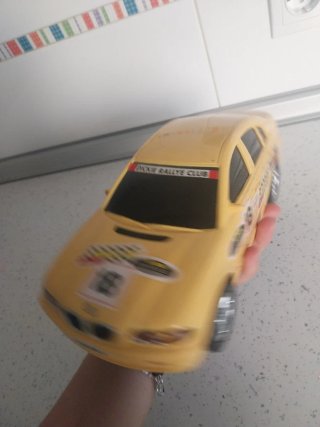 Coche de juguete amarillo Dickie