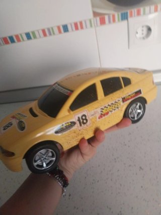 Coche de juguete amarillo Dickie