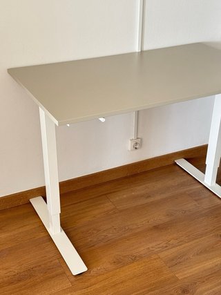 Escritorio elevable  Ikea Trotten 120x70 Beige