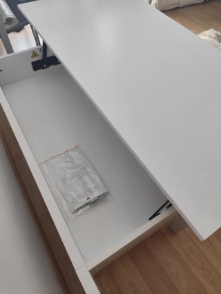 Mesa de salón elevable blanca
