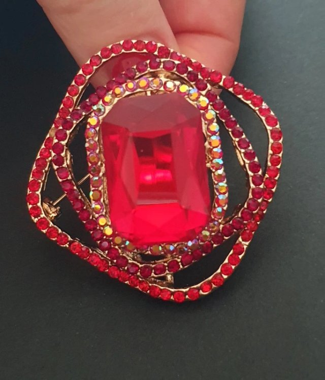 Broche y colgante "Cristal rojo"