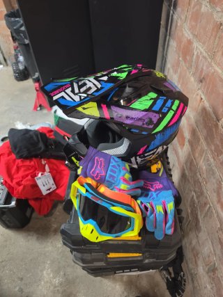 Casco Motocross y Gafas Fox y guantes