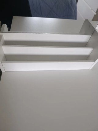 Tocador blanco con espejo y luces