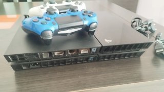PS4 1Tb con 2 controller dualshock + 4 giochi
