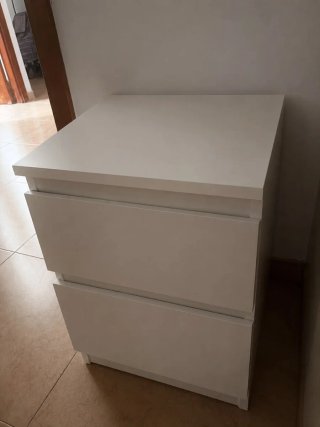 Mesitas de noche blancas