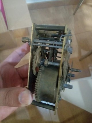 Maquinaria de reloj antiguo