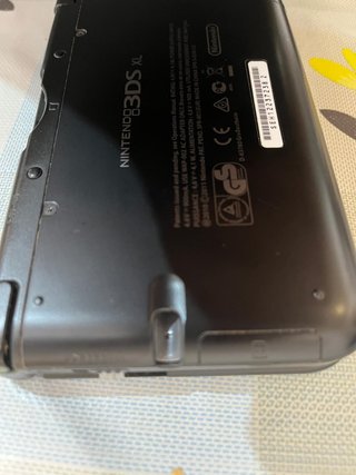 Nintendo 3DS XL + Cargador + Funda